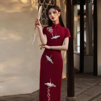 2022 Çin Cheongsam kadın Yaz High-end Oryantal Qipao Modern Nakış Zarif Kırmızı Geliştirilmiş Elbise Retro rahat elbise